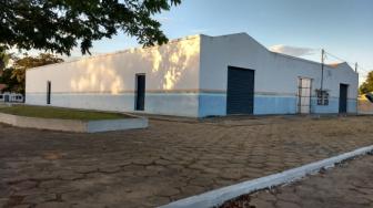 Reformado na gestão do ex-prefeito Edenilson da Beleu, até hoje nunca entrou em funcionamento. Produtores rurais pedem a prefeitura que libere o prédio.