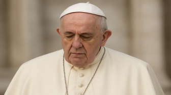 Primeiro Papa latino-americano e jesuíta, Francisco deixa um legado de humildade, inclusão e reformas na Igreja Católica.