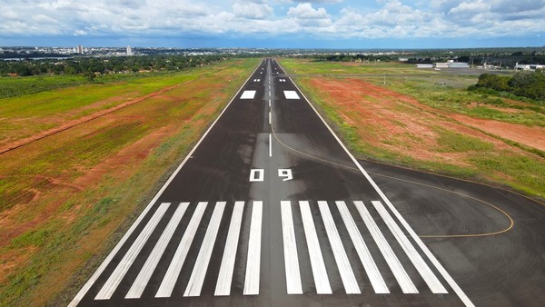 Conexão entre as duas maiores cidades do Tocantins foi retomada nesta quinta-feira (23); voos ampliam rotas, fortalecem o turismo e impulsionam a economia regional. Pista do Aeroporto de Araguaína — Foto: Marcos Filho Sandes/Secom Araguaína