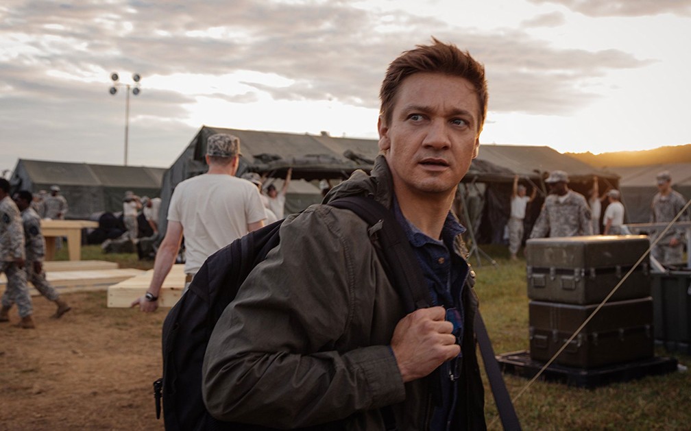 Estado do ator que faz o papel de Gavião Arqueiro no universo cinematográfico da Marvel é estável. Jeremy Renner em cena do filme