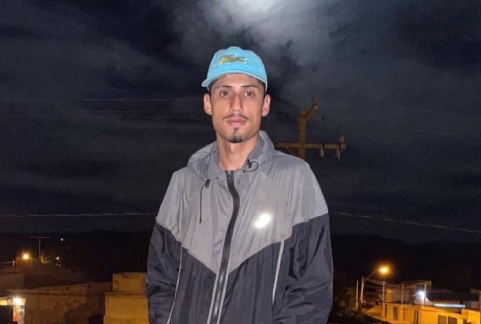 Briner de César Bitencourt morreu durante atendimento médico em UPA após 15 dias reclamando de dores no corpo. Horas depois da morte a unidade penal recebeu alvará de soltura. Briner de Cesar Bitencourt, de 23 anos, morreu no dia em que seria liberado do presídio — Foto: Arquivo pessoal