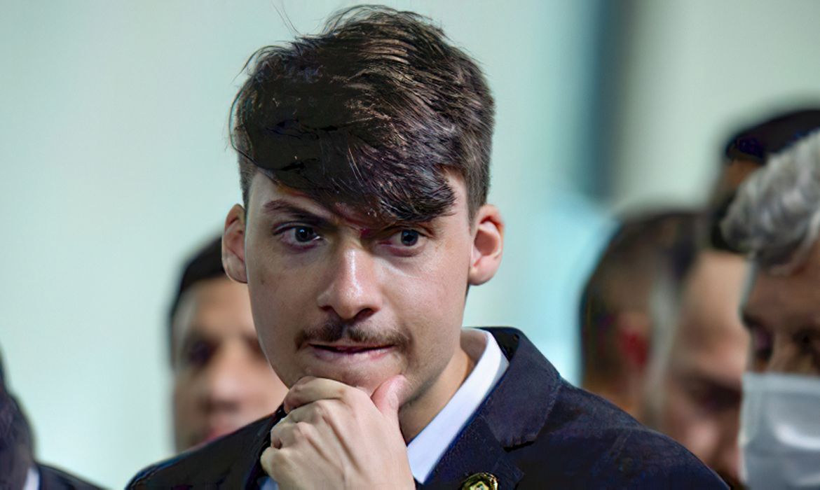 Filho de Bolsonaro teria forjado resultados financeiros em empresa. Foto: Joédson Alves/Agência Brasil