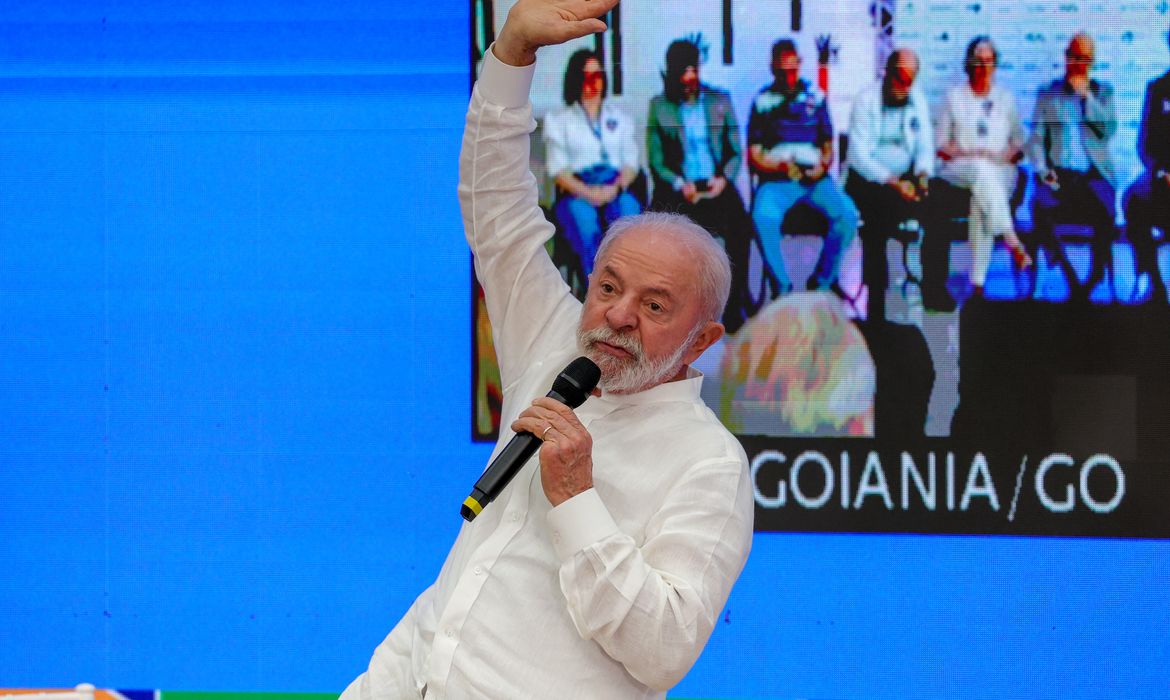 Presidente participou, hoje, de mutirão de saúde no hospital da UnB. Foto: Fabio Rodrigues-Pozzebom/ Agência Brasil