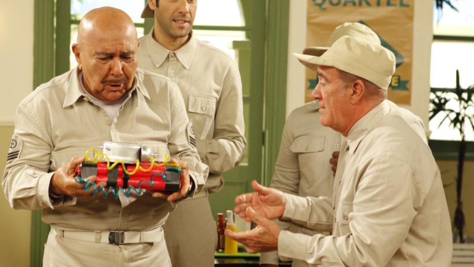 Ator e dublador fez carreira na TV e no cinema. Daniel (Daniel Del Sarto), Didi (Renato Aragão) e Sargento Pincel (Roberto Guilherme). — Foto: TV Globo