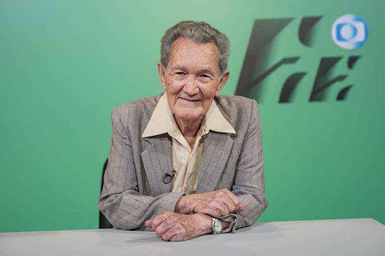 Jornalista esportivo falece aos 92 anos, deixando um legado inestimável na comunicação e no jornalismo esportivo. Léo Batista — Foto: Divulgação/TV Globo