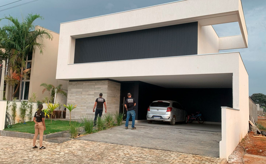 A pedido da autoridade policial, Justiça bloqueou R$ 9,5 milhões nas contas da investigada. Operação mira influenciadora digital que divulgava jogos de azar- Foto: Divulgação PCTO